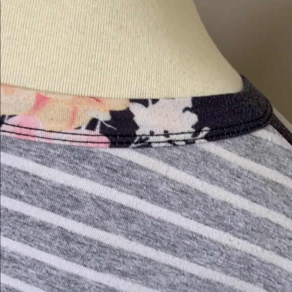 SHEIN Size Large Floral Striped Short Sleeve Tee - Picture 5 of 9